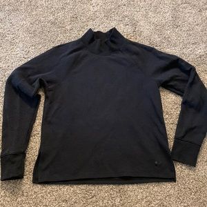 Under Armour black crewneck light weight sweatshirt size small